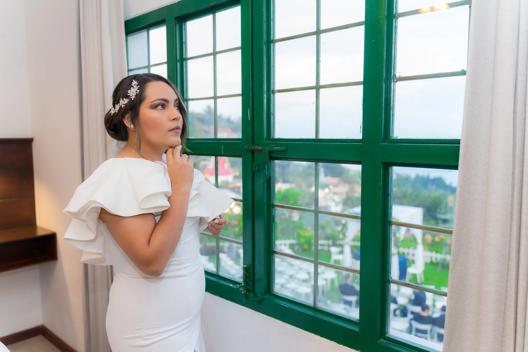 La novia junto a la ventana